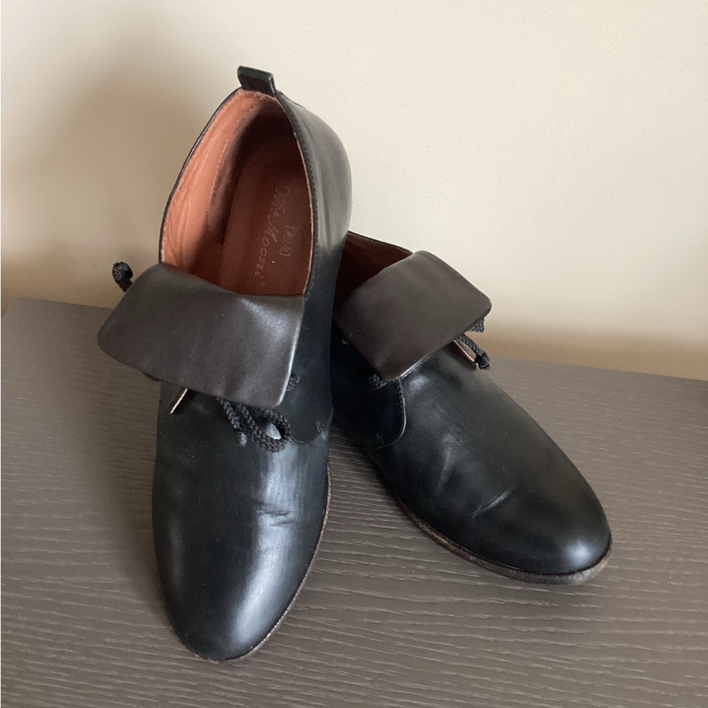 Classic Black/brown Leather boots.